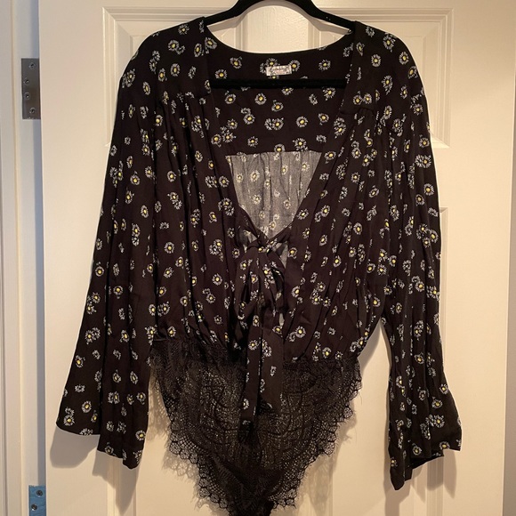 Free People black & daisy print bodysuit - Picture 2 of 4